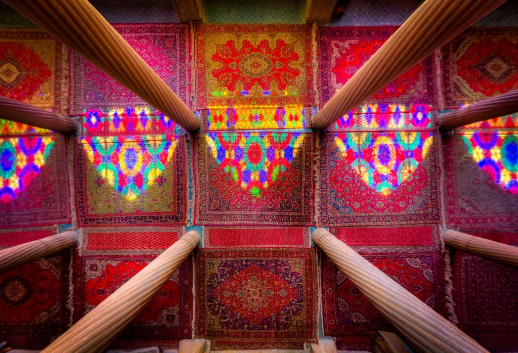 columns-carpets-and-light-nasiral-mulk-shiraz-1-1-1024x698.jpg